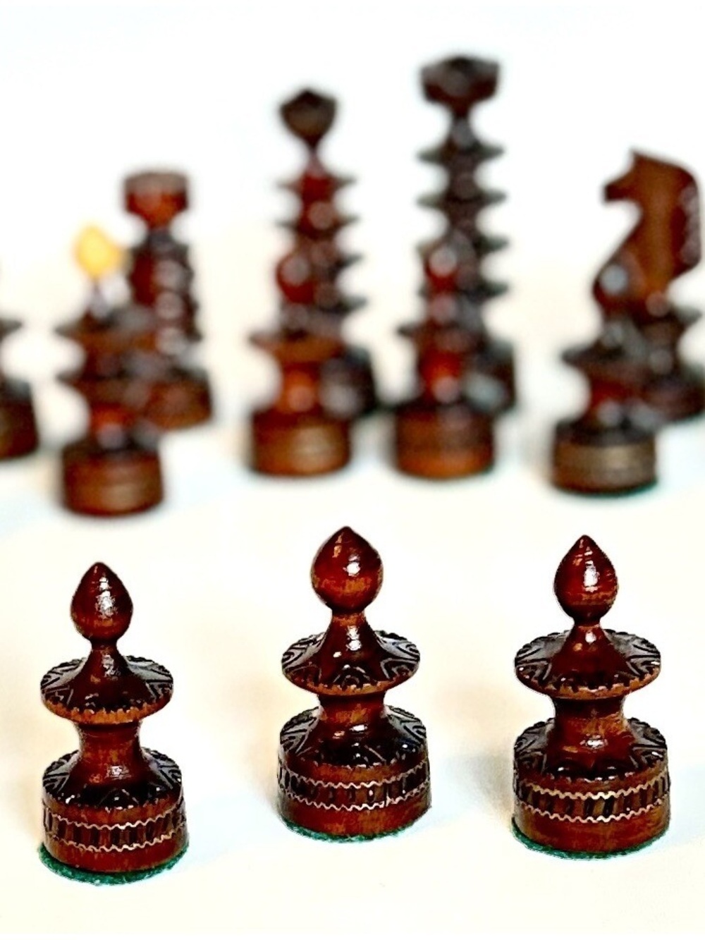 Wooden Chess Set 'Saint George' Style with Metal Inlay & Pyrography Incomplete - Picture 9 of 16